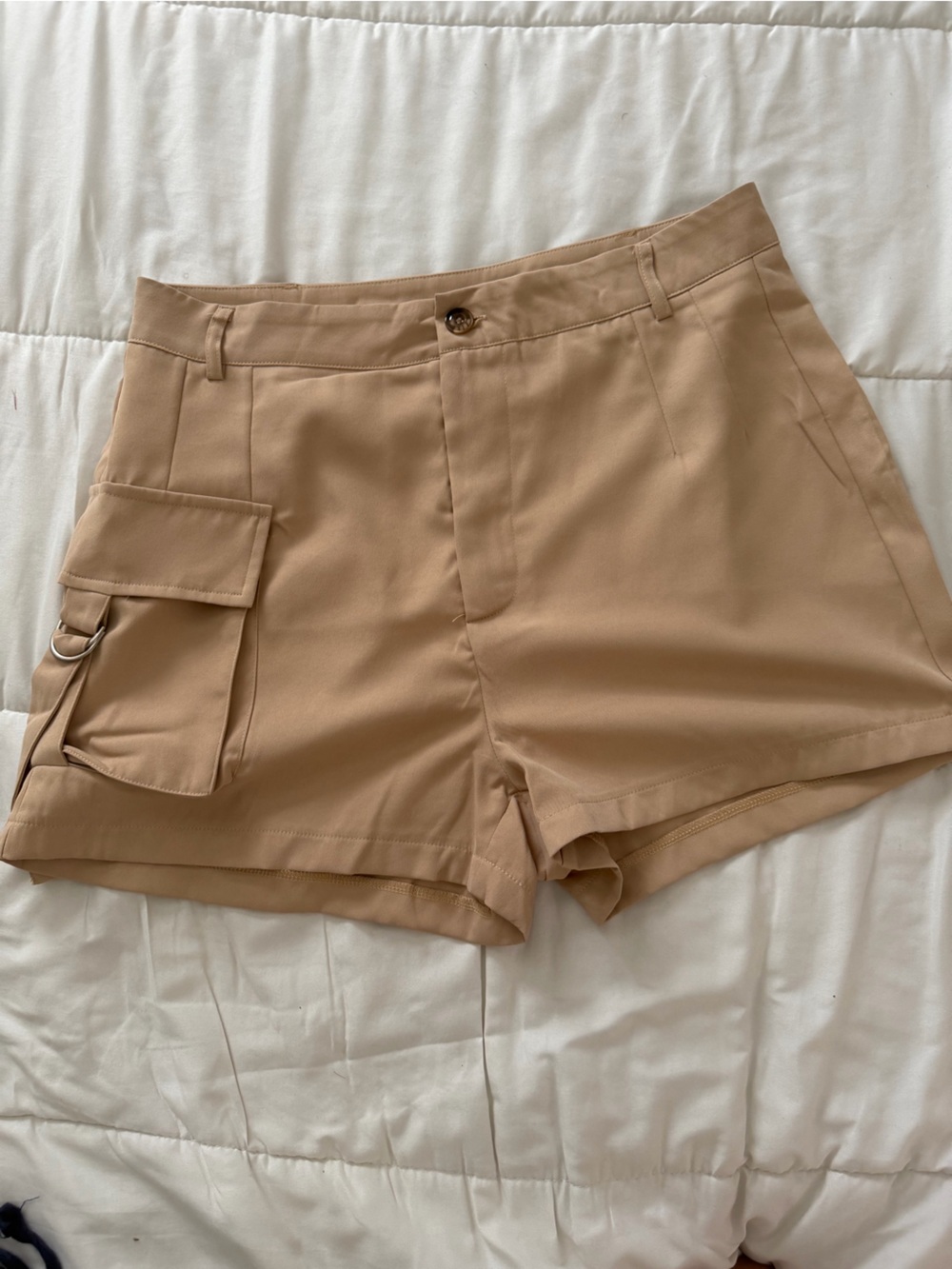 Women’s High-Rise Cargo Shorts in Tan